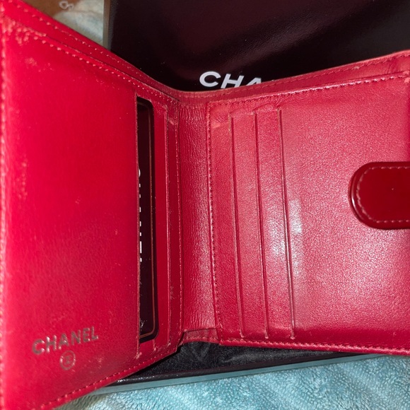 Chanel Shiny Red Quilted Wallet - Picture 9 of 14